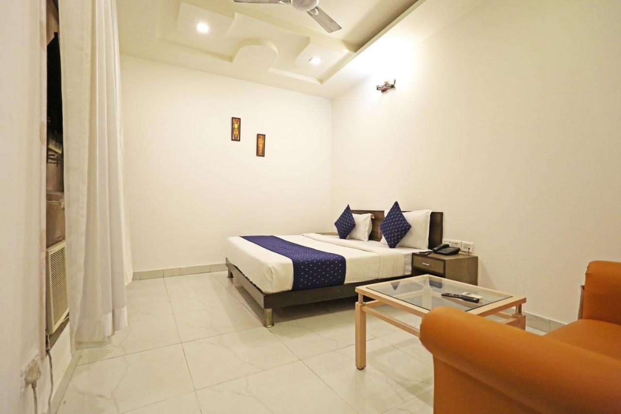 Hotel Ambrosia - A Boutique Hotel New Delhi Exterior photo