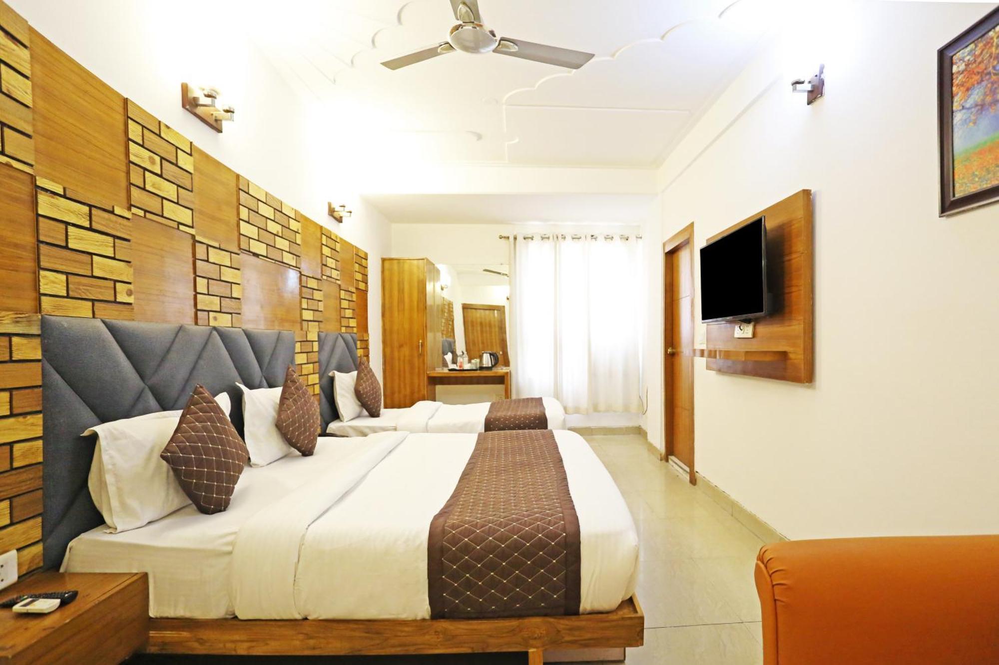 Hotel Ambrosia - A Boutique Hotel New Delhi Exterior photo